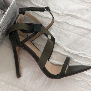 Chase + Chloe olive heels